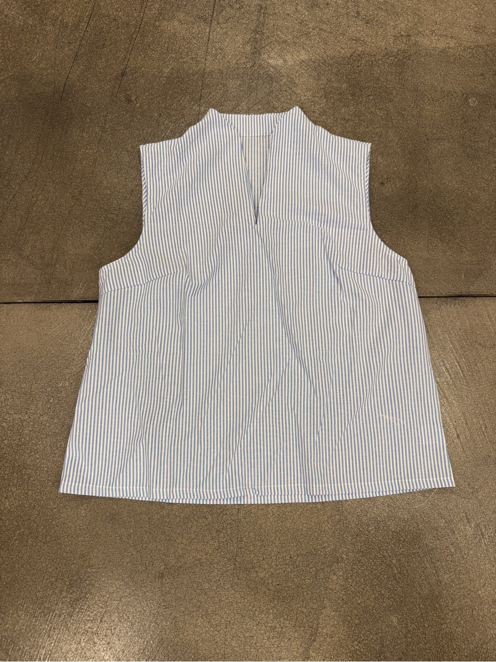 Source Unknown Blue and White Striped Sleeveless V-Neck Top